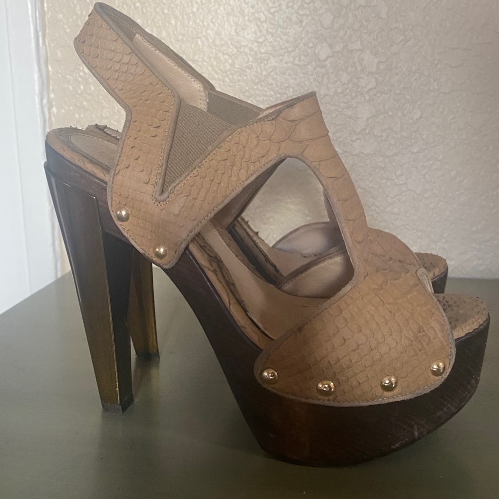 Fendi 37.5 wooden heels